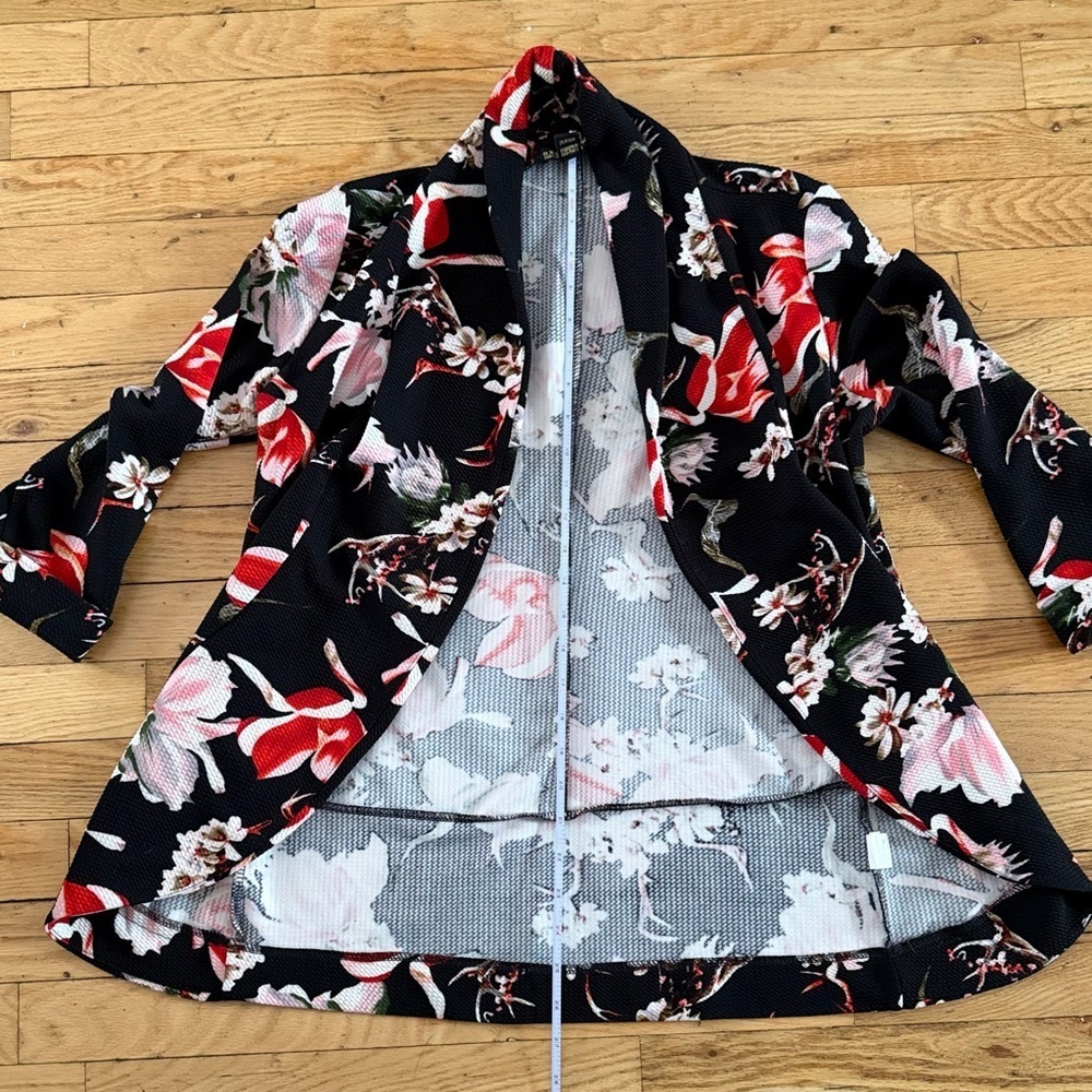 Revamped Bold Black, Pink and Red Floral Soft Blazer, unstructured open fit - Picture 5 of 8